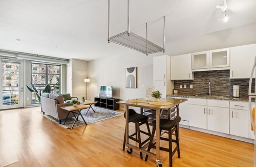 Mill District Apartamento | CozySuites Mill District, pool, gym # 01