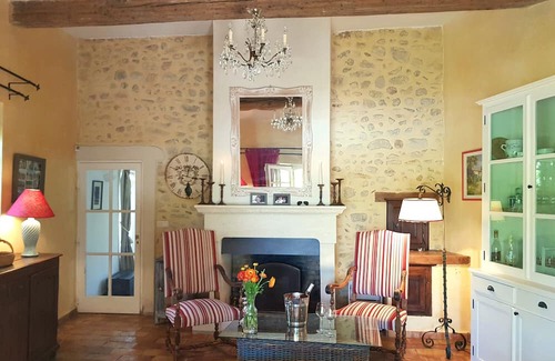 Seguret Casa | Holiday Home 'Villa Le Mas Des Fleurs' with Private Pool, Private Terrace and Wi-Fi