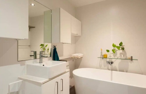Mascot Apartamento | 0 min to train, 2 stops to city