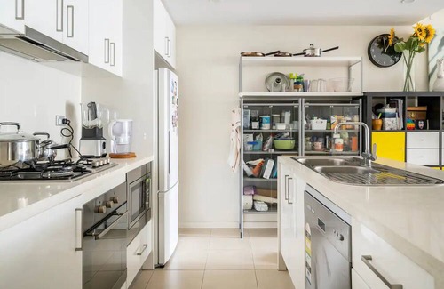 Mascot Apartamento | 0 min to train, 2 stops to city