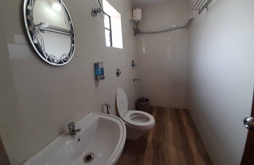 Rohini Hotel | Super Townhouse 1342 Blue saffron