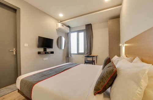 Rohini Hotel | Super Townhouse 1342 Blue saffron