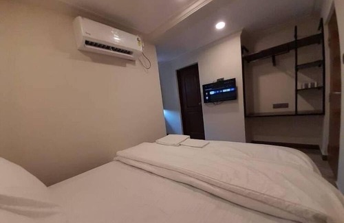 Rohini Hotel | Super Townhouse 1342 Blue saffron
