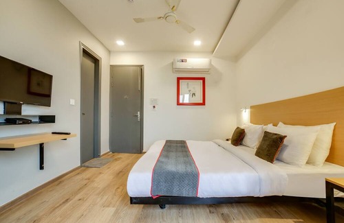 Rohini Hotel | Super Townhouse 1342 Blue saffron