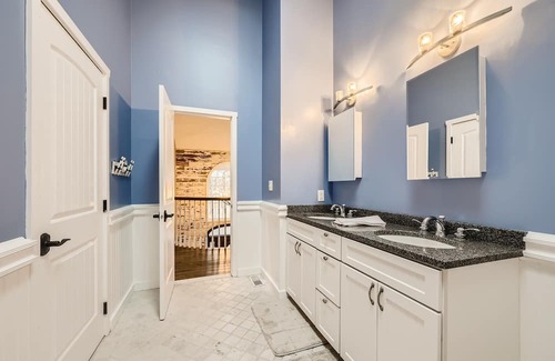 Lake Shore Casa | 4BR Home with Pool on the Magothy River Pasadena