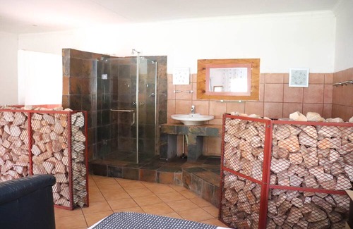 Garsfontein Cabina | Umnotho We Afrika House