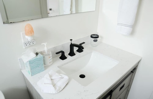 El Segundo Casa | Coastal Charm Retreat: 2bdr, Fully Private Guesthouse 10mins to LAX, Beach, SoFi