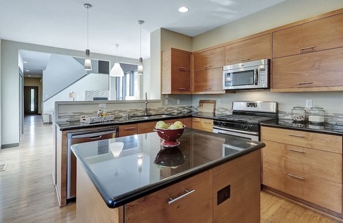 St. Johns Casa | Luxury Loft in Vaulted Townhouse