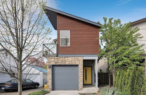 St. Johns Casa | Luxury Loft in Vaulted Townhouse