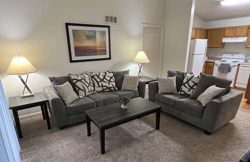 Troy Apartamento | T-R-O-Y location! 2 bed 2 bath!