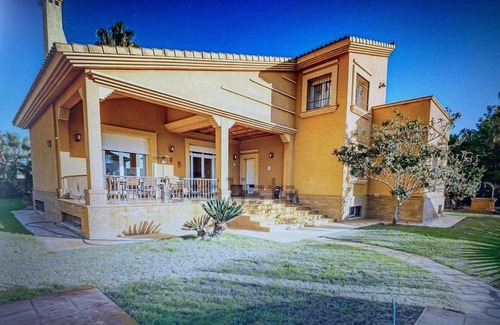Aljaraque Chalet De Esquí | Excellent Chalet next to the beach and golf course