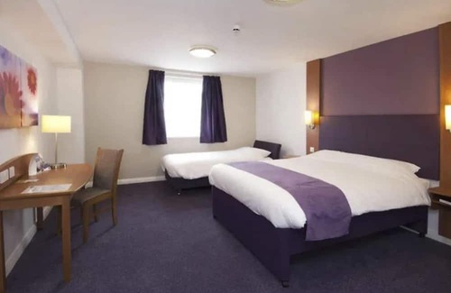 Willen Hotel | OYO Lakeside Willen Lake Milton Keynes
