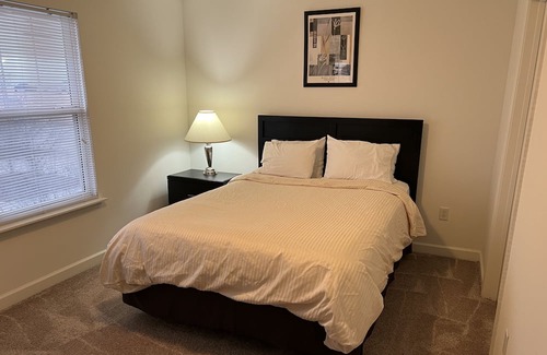 Troy Apartamento | Troy location! 2 bed 2 bath fully furnished with balcony!