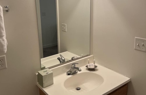 Troy Apartamento | Troy location! 2 bed 2 bath fully furnished with balcony!