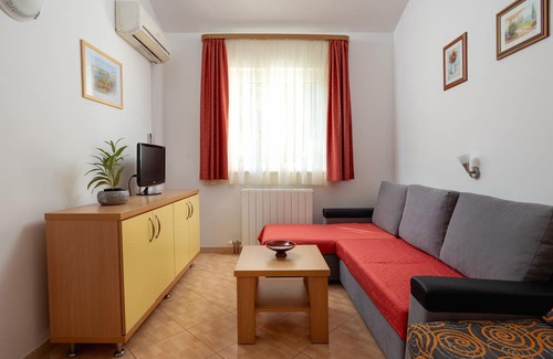 Podstrana Apartamento | Close to the beach, Free parking, Air-conditioned, Next to 5-star hotel.