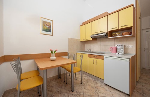 Podstrana Apartamento | Close to the beach, Free parking, Air-conditioned, Next to 5-star hotel.