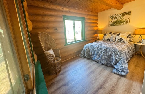 Pine County Cabina | Cozy log cabin located on a peaceful river near ATV trails and historic Duluth