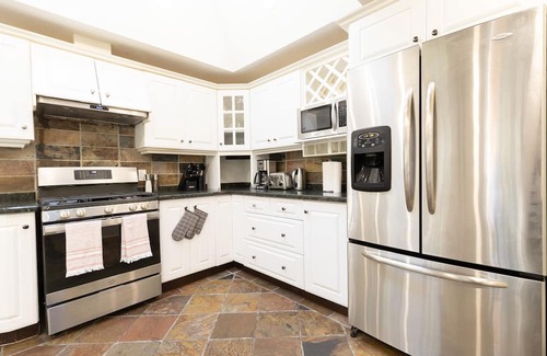 Clarkson-Lorne Park Casa | The Serenity Home Pool/Yoga/Game Room by the Lake