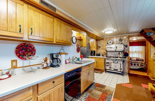 Hazelhurst Casa | Lakefront dog-friendly home with kayaks, rowboat, dock, private lake, & firepit