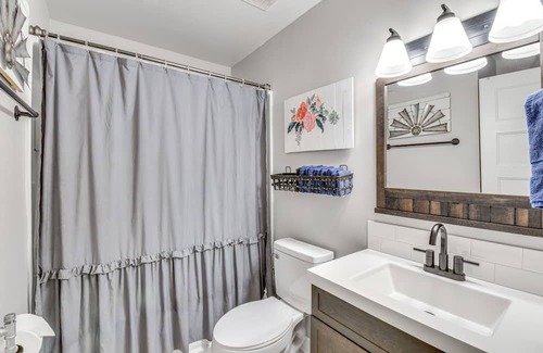Clemson Cabaña | Dog-Friendly Clemson Cottage < 1 Mi to University!
