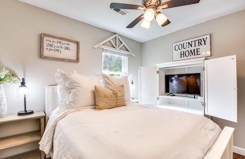 Clemson Cabaña | Dog-Friendly Clemson Cottage < 1 Mi to University!