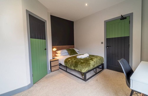 Beeston Apartamento | Modern work Retreat with Dedicated Workspace | Pass the Keys