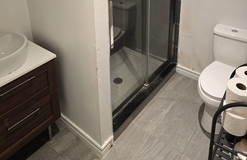 York Regional Municipality Apartamento | King Size Bed , Minutes away from everything!