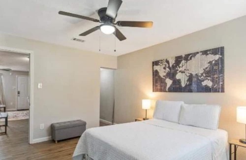 Cedar Crest Apartamento | Modern & Cozy 1BR haven-near Bishop Arts District
