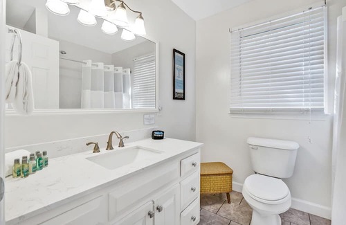 Myrtle Grove Casa | Golden Retreat 3Br/2Bath near Carolina Beach and parks!