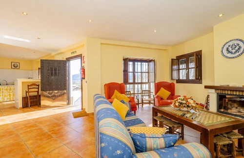 Zafarraya Cabaña | Cubo's La Casa de Tita Elvira Family 20 PAX