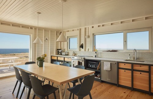 L'Ile-du-Havre-Aubert Casa | Prestigious home, recipient of many architecture awards, with three rooms