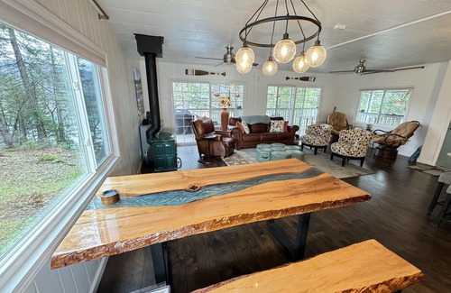 Lakehead-Lakeshore Casa | Cute Lakefront & Riverfront Home, Sleeps 8 - Shasta Lakeshore Retreat #11