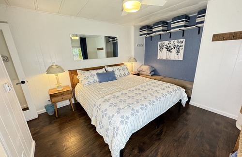Lakehead-Lakeshore Casa | Cute Lakefront & Riverfront Home, Sleeps 8 - Shasta Lakeshore Retreat #11