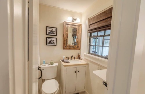 Mirror Lake Casa | Newly renovated! "Wingina Cottage" in Mirror Lake