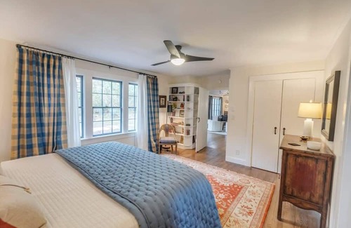 Mirror Lake Casa | Newly renovated! "Wingina Cottage" in Mirror Lake