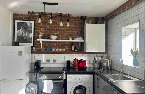 Old Town Hastings Apartamento | Eagles Nest: Heart of Old Town with stunning views