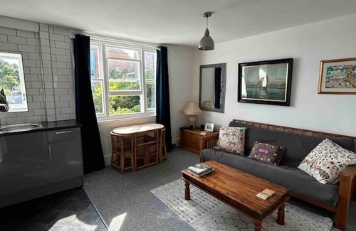 Old Town Hastings Apartamento | Eagles Nest: Heart of Old Town with stunning views