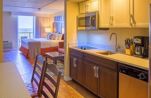 Ormond Shores Casa | Hear the Atlantic waves in this Studio resort apt in Ormond Beach with vacation