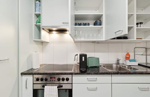 Wiedikon Apartamento | Small Apartment just 17 Mins from Zurich Center