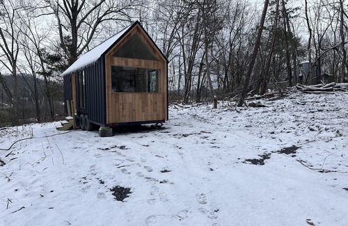 Sevierville Casa | Cozy new modern tiny home/River view/Prime location Downtown Sevierville, TN