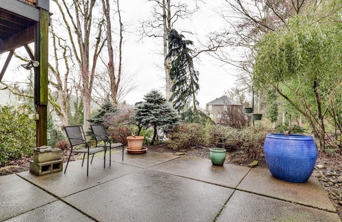 Silverton Casa | Silverton Home w/ View, 2 Mi to Oregon Garden!