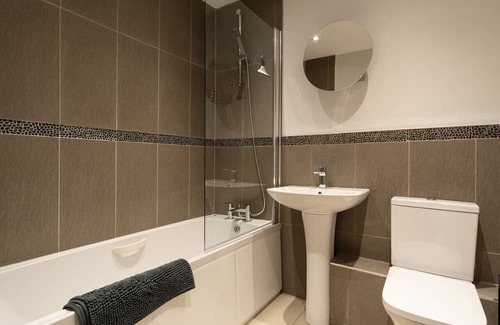 Coalville Casa | Ellistown Retreat - Stunning home with garden & private parking