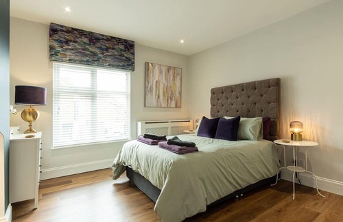 Coalville Casa | Ellistown Retreat - Stunning home with garden & private parking