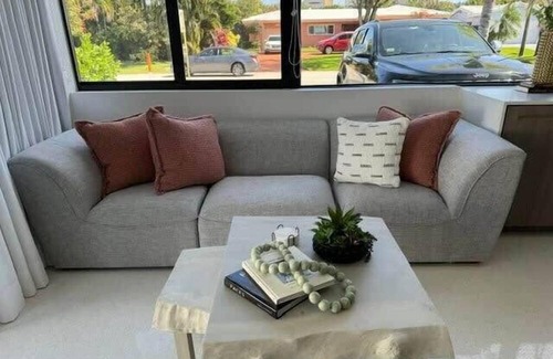 North Corals Apartamento | NEW Luxury Private Modern wPatio 1 Mi to Beach