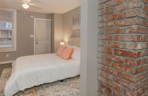 West Central Apartamento | Sleepover: Endearing 1BD/1BA Downtown Springfield