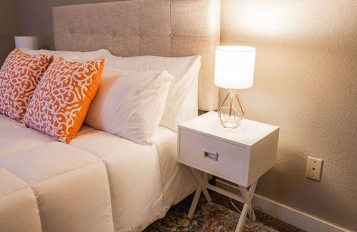 West Central Apartamento | Sleepover: Endearing 1BD/1BA Downtown Springfield