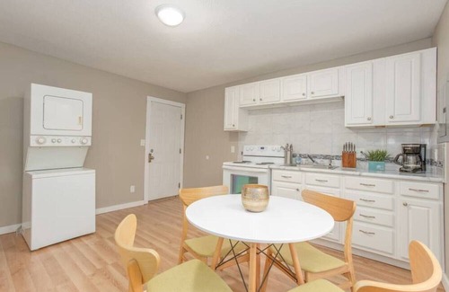 West Central Apartamento | Sleepover: Endearing 1BD/1BA Downtown Springfield