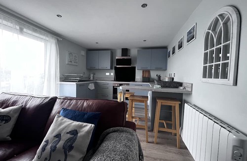 Bridgend Casa | Orchard Lodge - Coastal Retreat