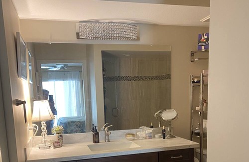Venice Condominio | TRAVELING PROFESSIONALS Close to all hospitals & only 5 minutes to beaches