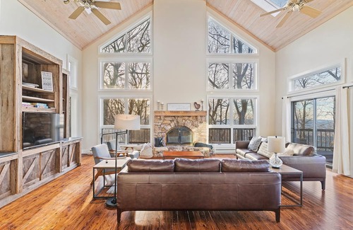 Nellysford Casa | Whispering Elm with Wintergreen Advantage